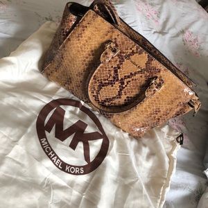🐍Authentic Michael Kors purse 🐍